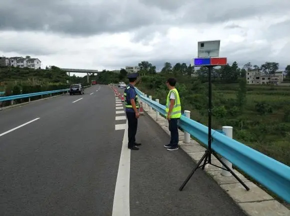 青岛高速公路钢护栏